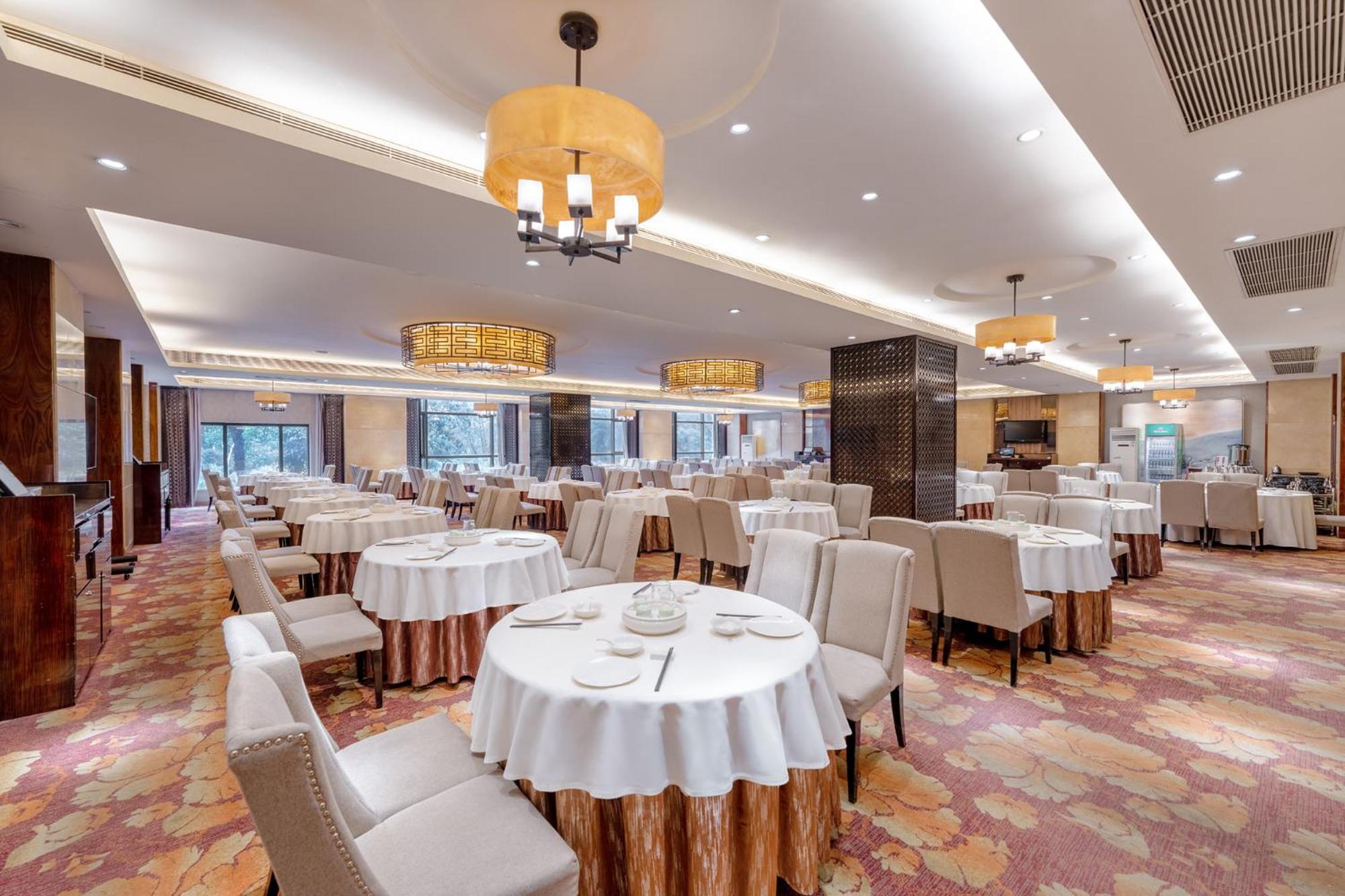 Sheraton Zhongshan Hotel 5*