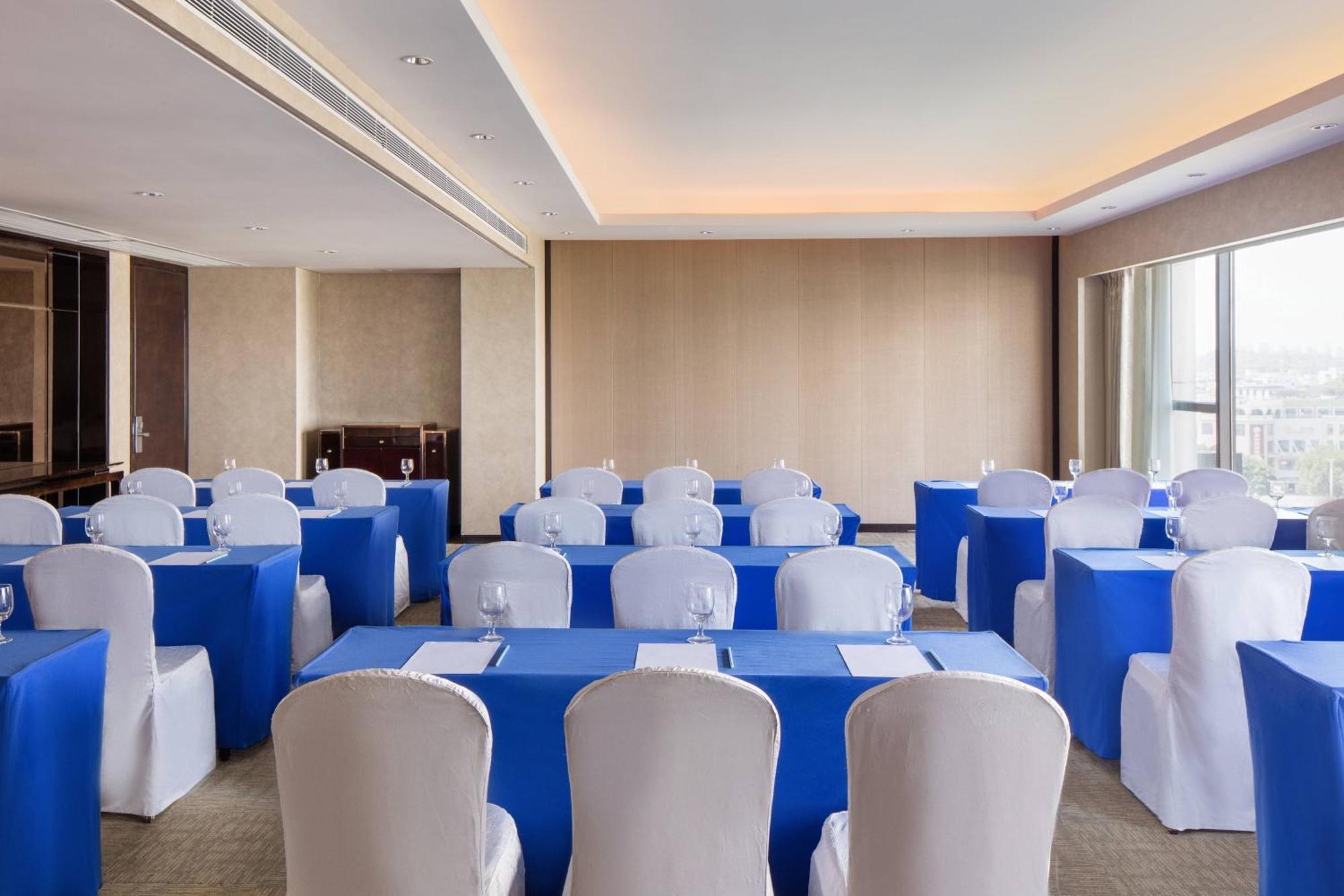 Sheraton Zhongshan Hotel 5*